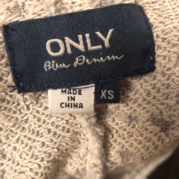 Open lace back sweatshirt - Picture 5 of 5